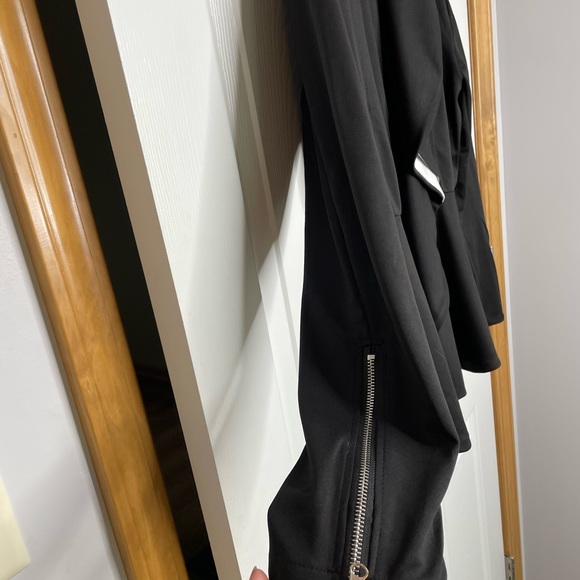 Cellabie light weight jacket.  Color:Black and white.  Size Xl - Picture 10 of 11